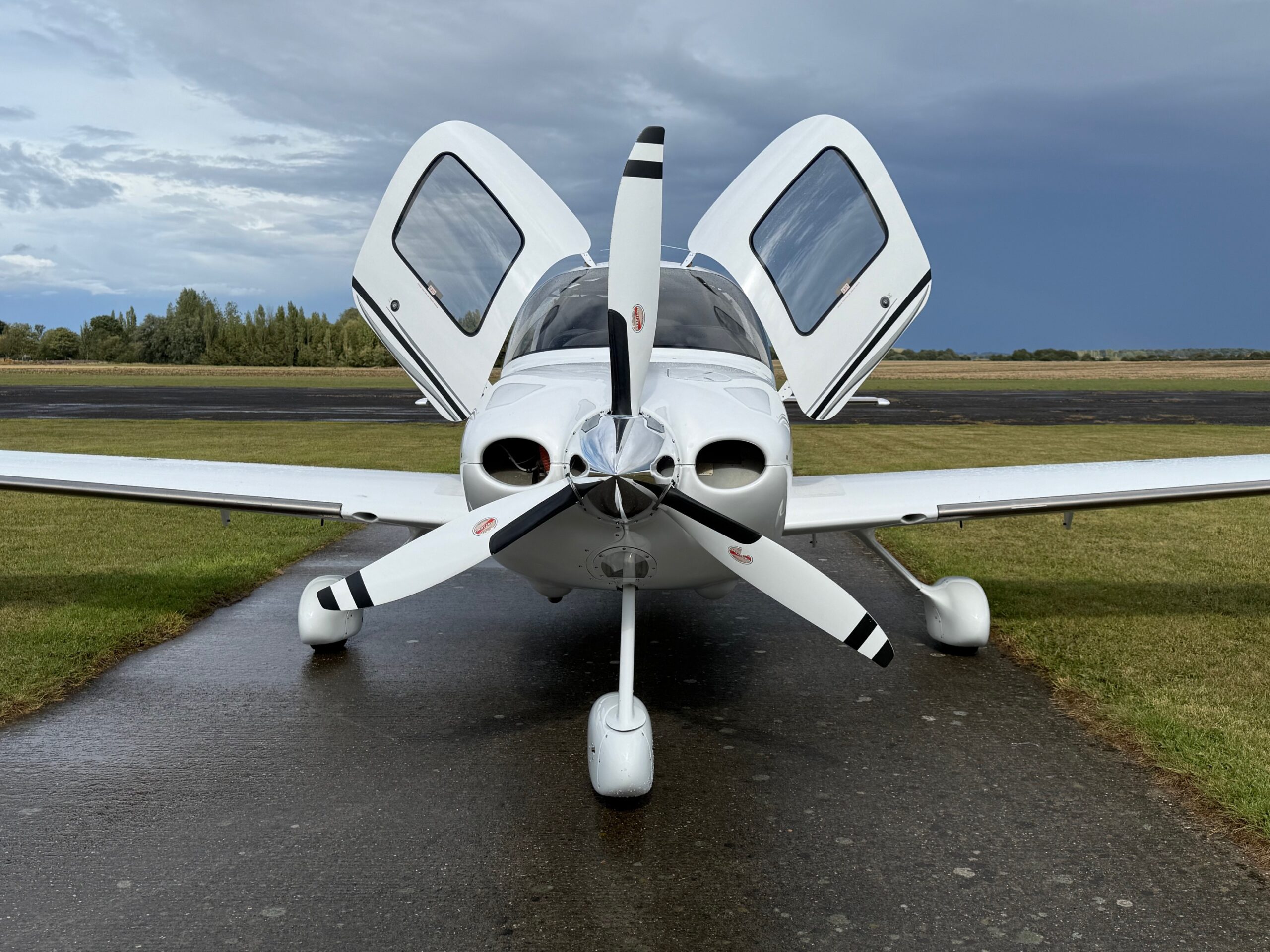 CIRRUS SR22 G2 GTS - G-TAAB - 2006 - Image 3