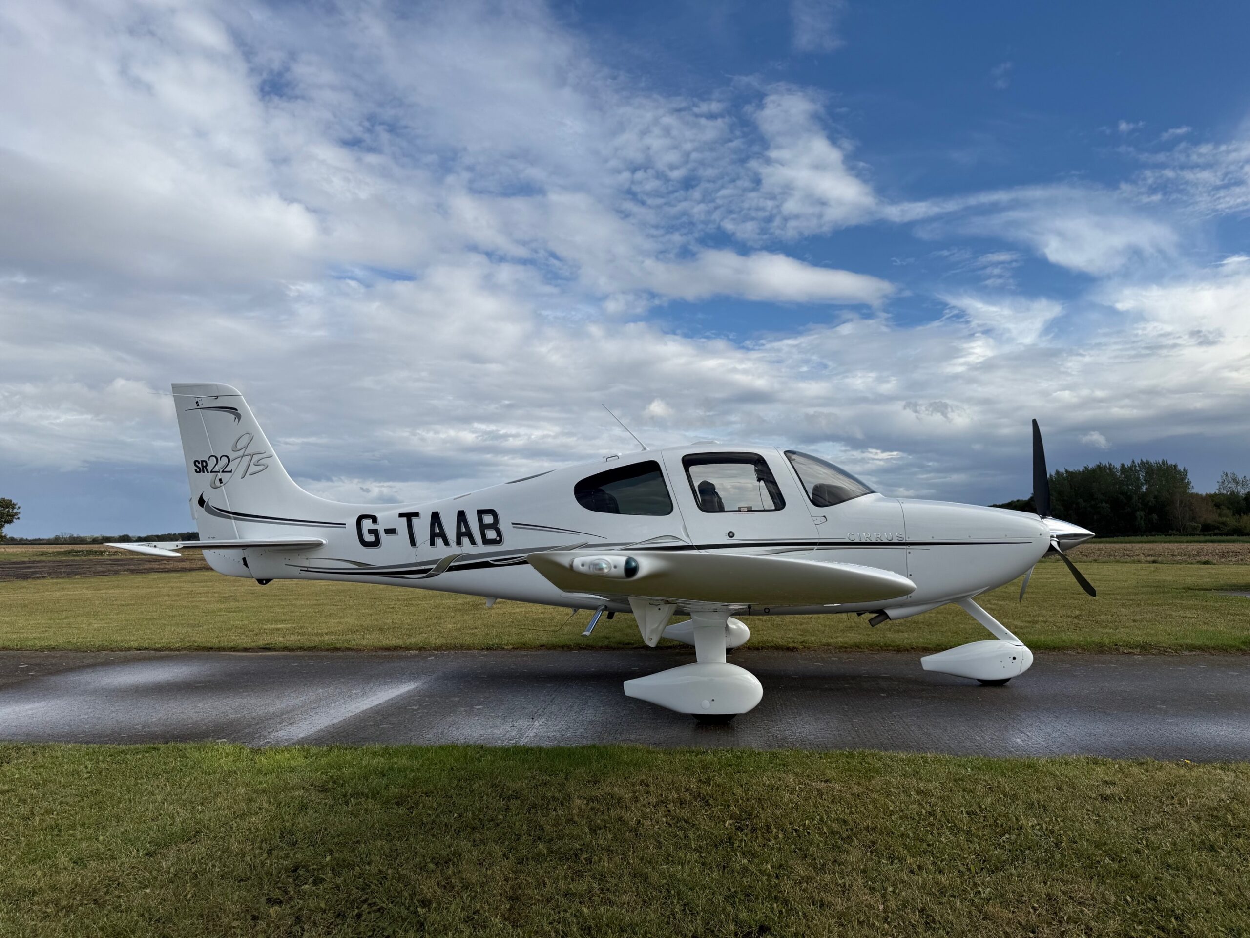 CIRRUS SR22 G2 GTS - G-TAAB - 2006 - Image 5