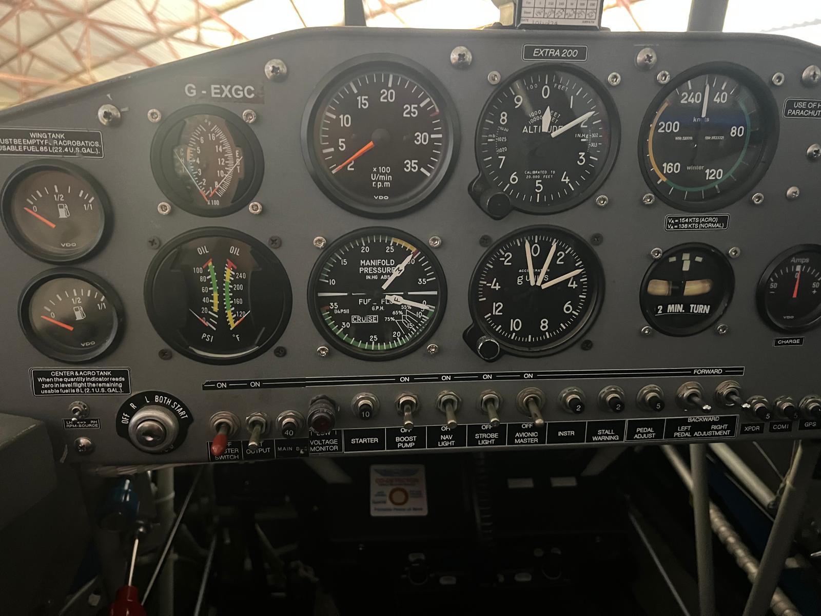 Extra EA300/200 - G-EXGC - 1999 - Image 2